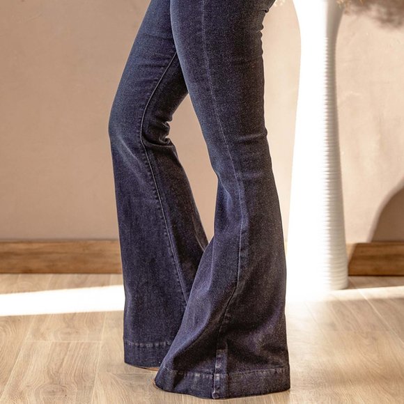 Button Fly Raw Hem Flared Jeans with Pockets - Picture 4 of 14